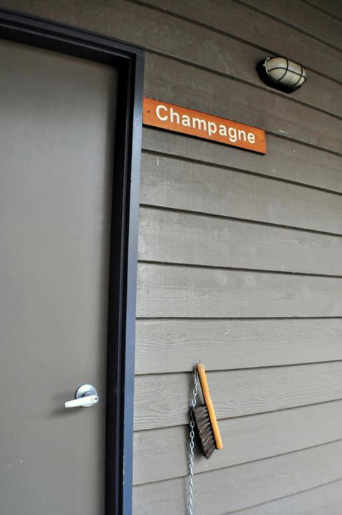 Champagne - St Kilda Accommodation 3