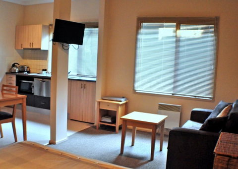 Champagne - St Kilda Accommodation 0