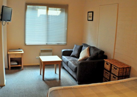 Champagne - St Kilda Accommodation 2
