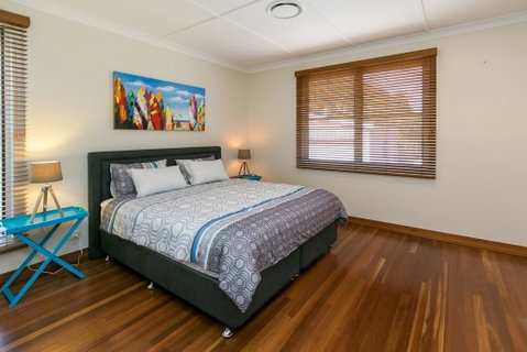 Charming Home By The Sea - St Kilda Accommodation 2