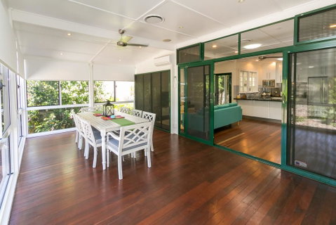 Charming Home By The Sea - St Kilda Accommodation 3