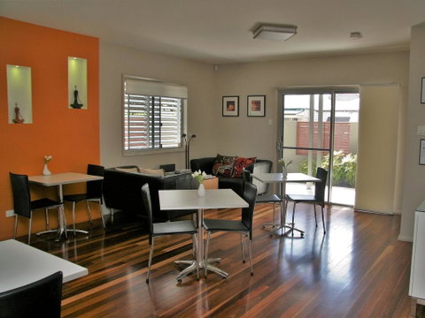 Chaucer Palms Boutique B&B - St Kilda Accommodation 2