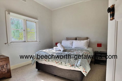 Cherry Blossom Cottage - Beechworth-Getaways - St Kilda Accommodation 3