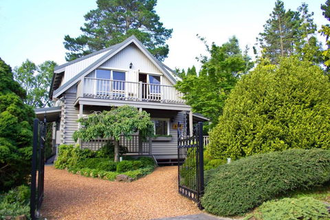 Cherry Cottage - Leura - St Kilda Accommodation 0