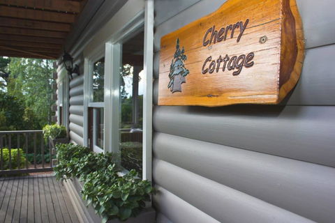 Cherry Cottage - Leura - St Kilda Accommodation 2