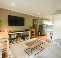 Chic Pet Friendly  500m to the Beach w/ parking - St Kilda Accommodation