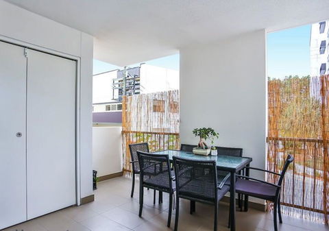 City Getaway Modern Bowen Hills 1 Bedroom With Free WIFI And Parking - St Kilda Accommodation 2