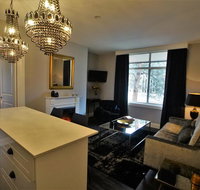 City Life Apartment-full kitchen  separate bedroom - St Kilda Accommodation