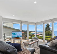 COASTAL HAVEN - panoramic ocean views - St Kilda Accommodation