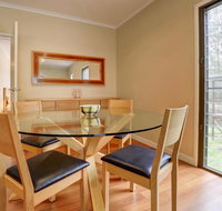 Cockatoo Hideaway - St Kilda Accommodation