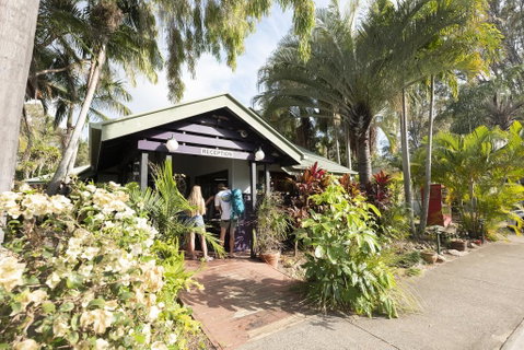 Colonial Village Cabins, Camping & Tours - Hervey Bay YHA - St Kilda Accommodation 2