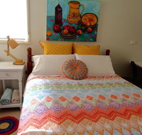 Colourful creative Artist house Glen Waverley - St Kilda Accommodation