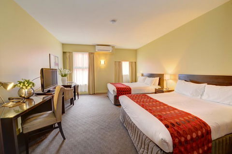 Comfort Inn & Suites City Views - St Kilda Accommodation 1