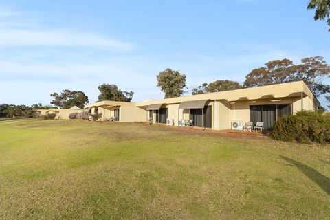 Comfort Inn & Suites Riverland - St Kilda Accommodation 3