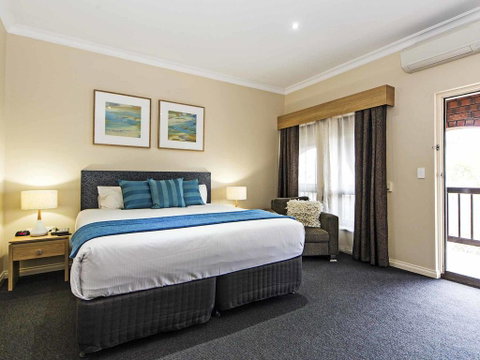 Comfort Inn & Suites Sombrero - St Kilda Accommodation 0