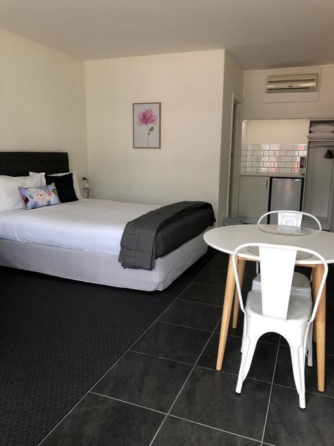 Commodore Motor Inn - St Kilda Accommodation 3