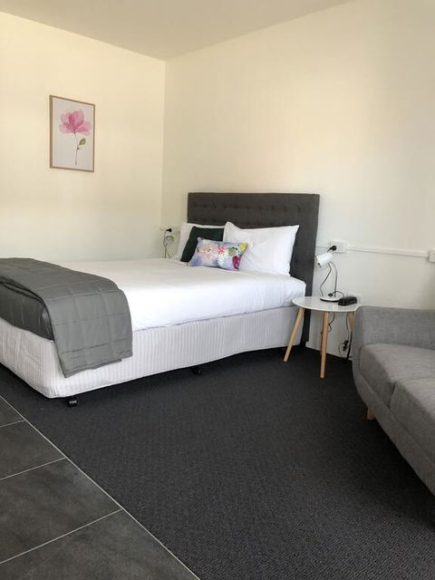 Commodore Motor Inn - St Kilda Accommodation 2