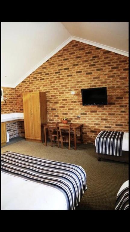 Condobolin Motor Inn - St Kilda Accommodation 3
