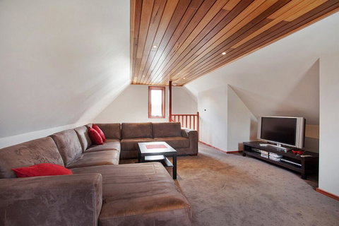 Cool Change - St Kilda Accommodation 1
