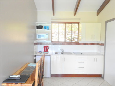 Coral Point Lodge - St Kilda Accommodation 2