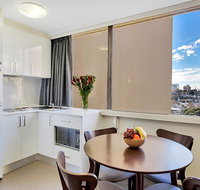 Cosmopolitan apartment at College St - St Kilda Accommodation