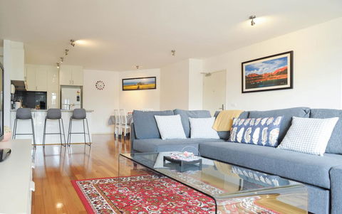 Cosy Apartment Near Racecourse - St Kilda Accommodation 2
