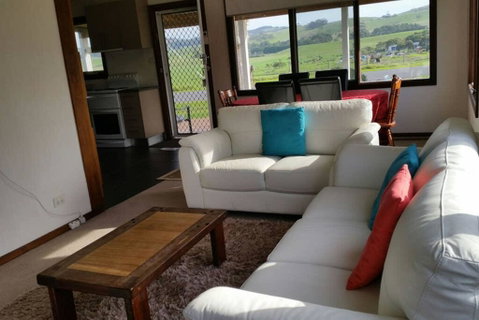 Cosy Cottage Valley Views - St Kilda Accommodation 2
