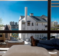 Couple's Gateway in Sunny Elizabeth Bay - St Kilda Accommodation