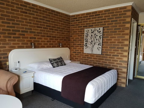 Cousins Motor Inn - St Kilda Accommodation 2