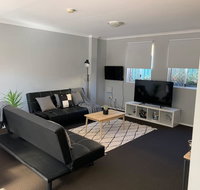 Cozy 3BR Townhouse in Liverpool CBD with parking - St Kilda Accommodation