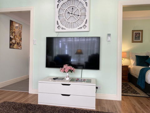 Curtis Falls Studio-Apartment - St Kilda Accommodation 2