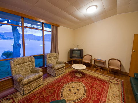 Derwent Hideaway - St Kilda Accommodation 2