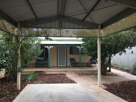 Desert Flower Cottages On Wolfram St - St Kilda Accommodation 2