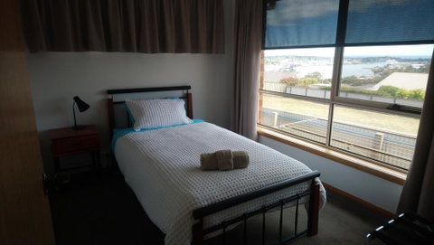 DevonPORT VIEWS!!! - St Kilda Accommodation 2