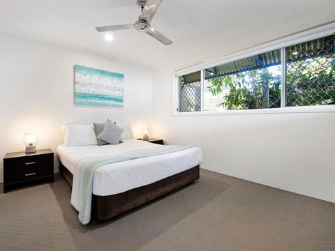 Diamond Beach 3 Bedroom Poolside Apartment - St Kilda Accommodation 1