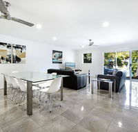 Diamond Beach 3 Bedroom Poolside Apartment - St Kilda Accommodation
