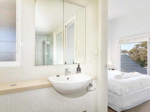 Duggan House - St Kilda Accommodation 2