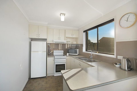 Eagle Heights Holiday Units - St Kilda Accommodation 3