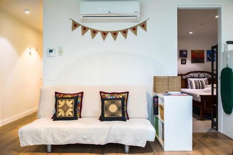 Eclectic 1 Bedroom South Yarra Hideaway - St Kilda Accommodation 1