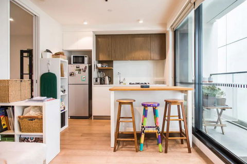 Eclectic 1 Bedroom South Yarra Hideaway - St Kilda Accommodation 2