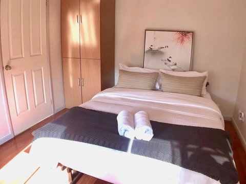 Elegant Glen House 4B5B ParkFront - St Kilda Accommodation 3