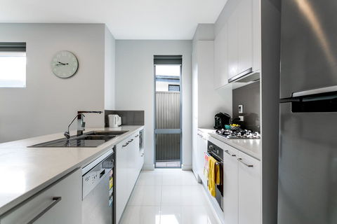Ella House Adelaide - St Kilda Accommodation 3