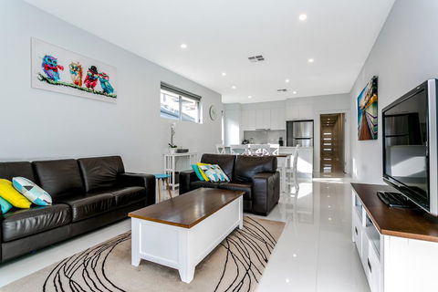 Ella House Adelaide - St Kilda Accommodation 0