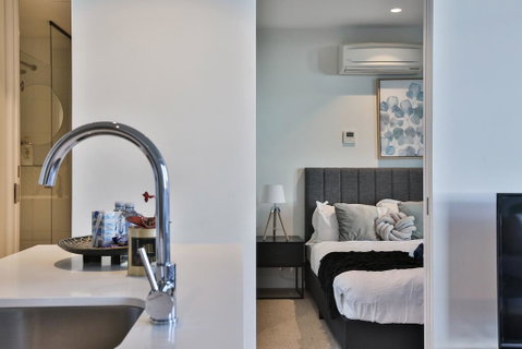 EQ TOWER Melbourne CBD APT - St Kilda Accommodation 1