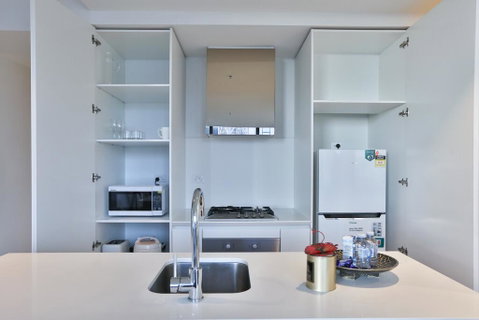 EQ TOWER Melbourne CBD APT - St Kilda Accommodation 2