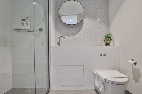 EQ TOWER Melbourne CBD APT - St Kilda Accommodation 3