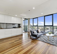 Executive City-centre Apartment with Parking - St Kilda Accommodation