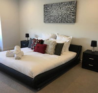 Executive Mansion Spring Racing Melbourne Cup - St Kilda Accommodation
