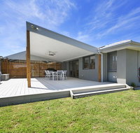 Fairway Views Pet Friendly house with WiFi AC Heating walk to beach - St Kilda Accommodation