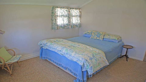 Fingal Beach Beach Shack - St Kilda Accommodation 1